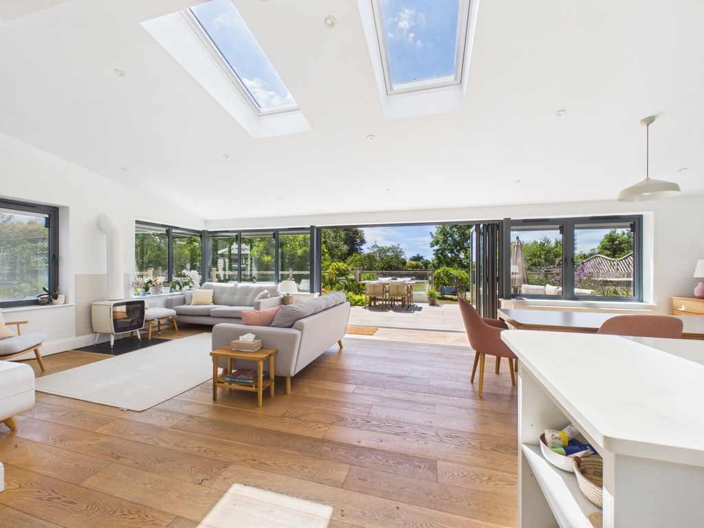 Property photo 3 of 21 Open Plan Lounge