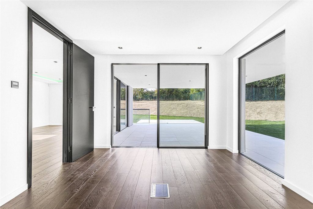 Additional image 11 of 6 bed detached house to rentRosebury Close, Goffs Oak, Waltham Cross, Hertfordshire EN7