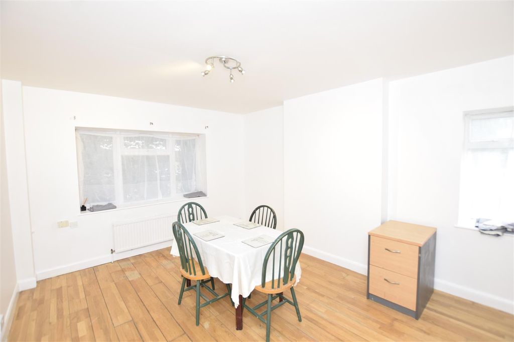 Property photo 3 of 7 Lounge..Jpg