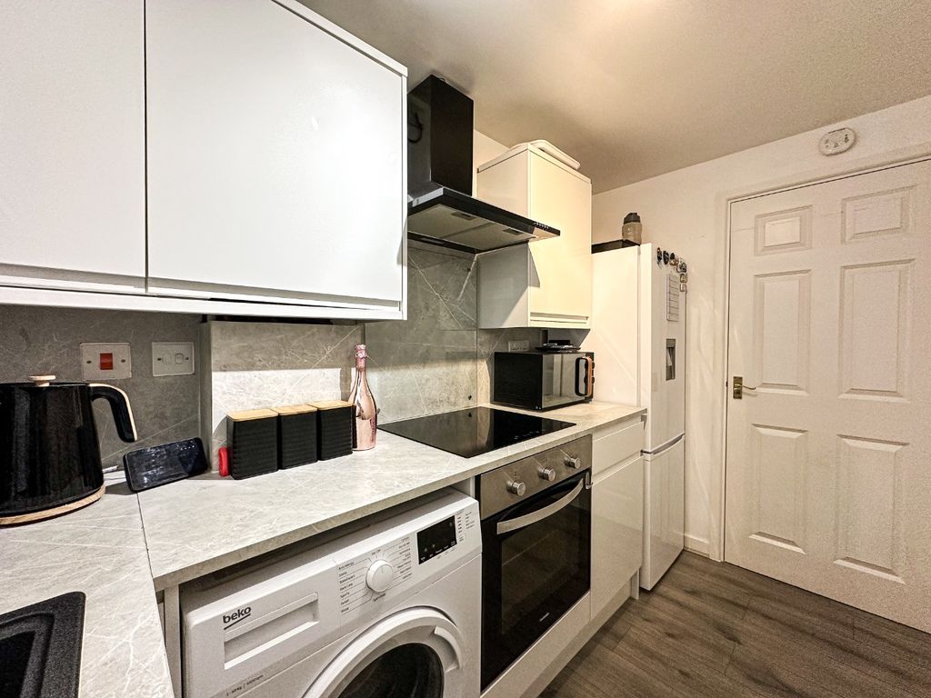 Property photo 3 of 13 4705837