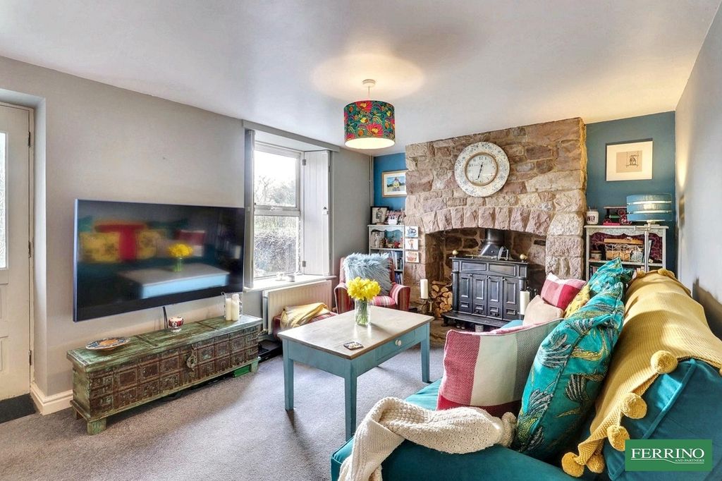 Property photo 3 of 31 Sitting Room