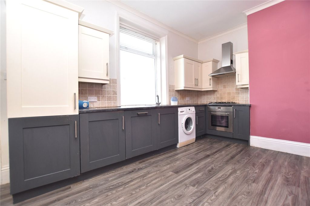 Property photo 2 of 10 Picture No. 05