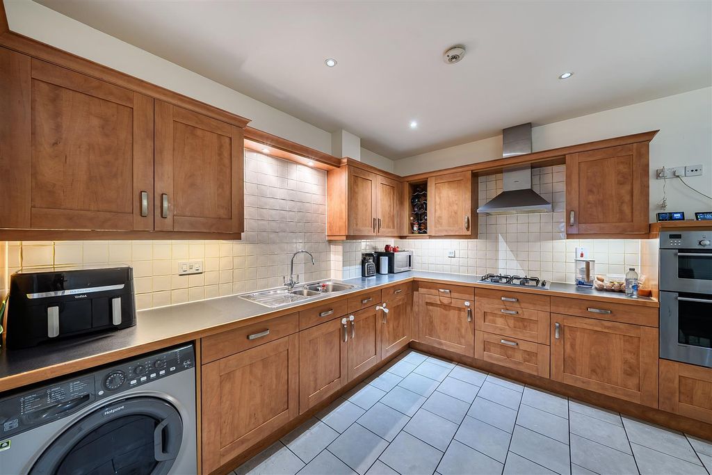 Additional image 12 of 2 bed flat for saleMarsh Road, Pinner HA5