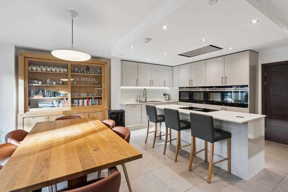 Property photo 2 of 21