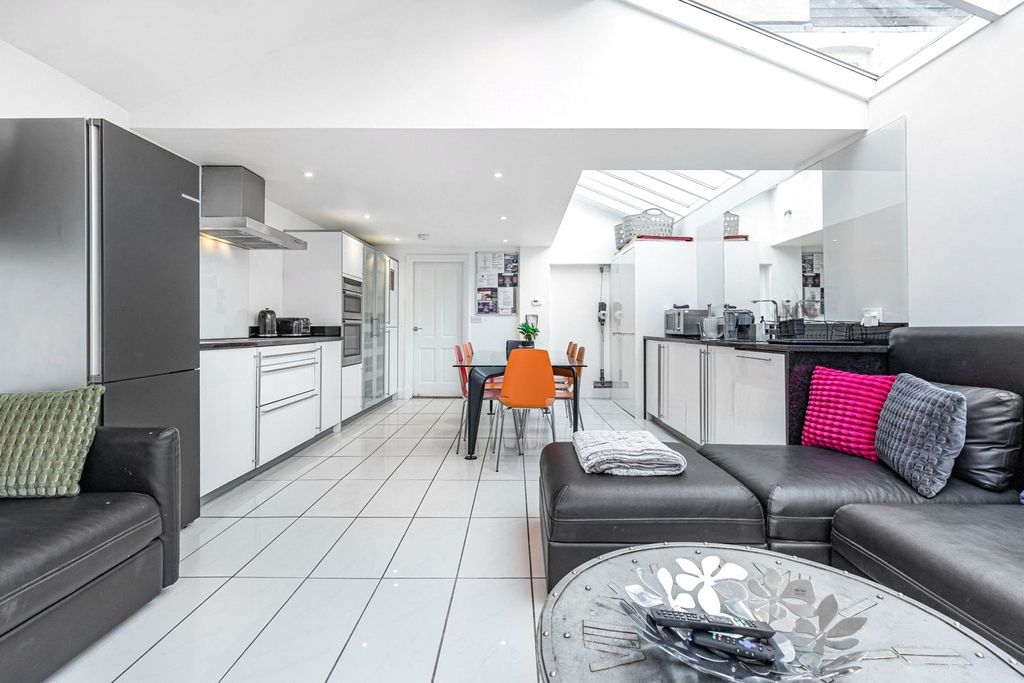 Property photo 2 of 25 Picture No. 35