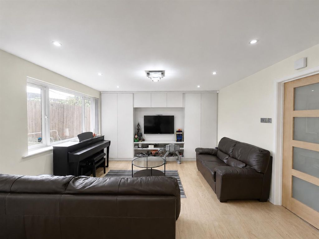 Property photo 2 of 17 Living Room