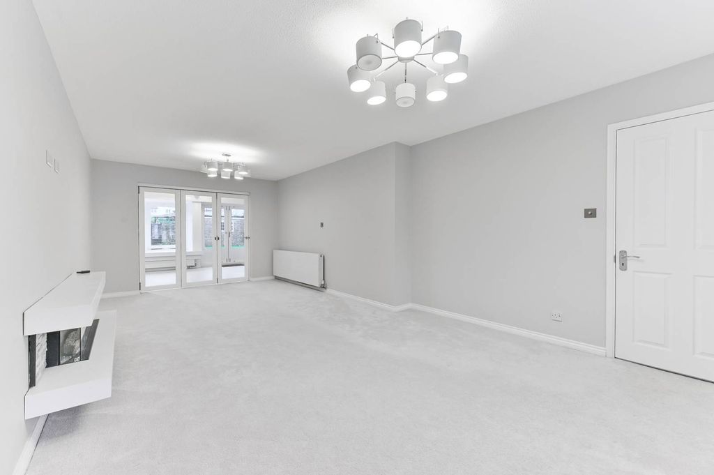 Property photo 3 of 31