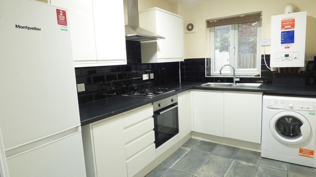 Property photo 2 of 6 Kitchen