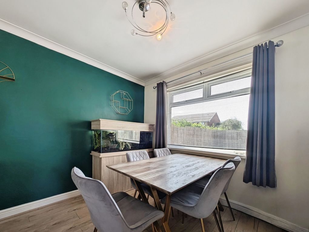 Property photo 3 of 15 Dining Area