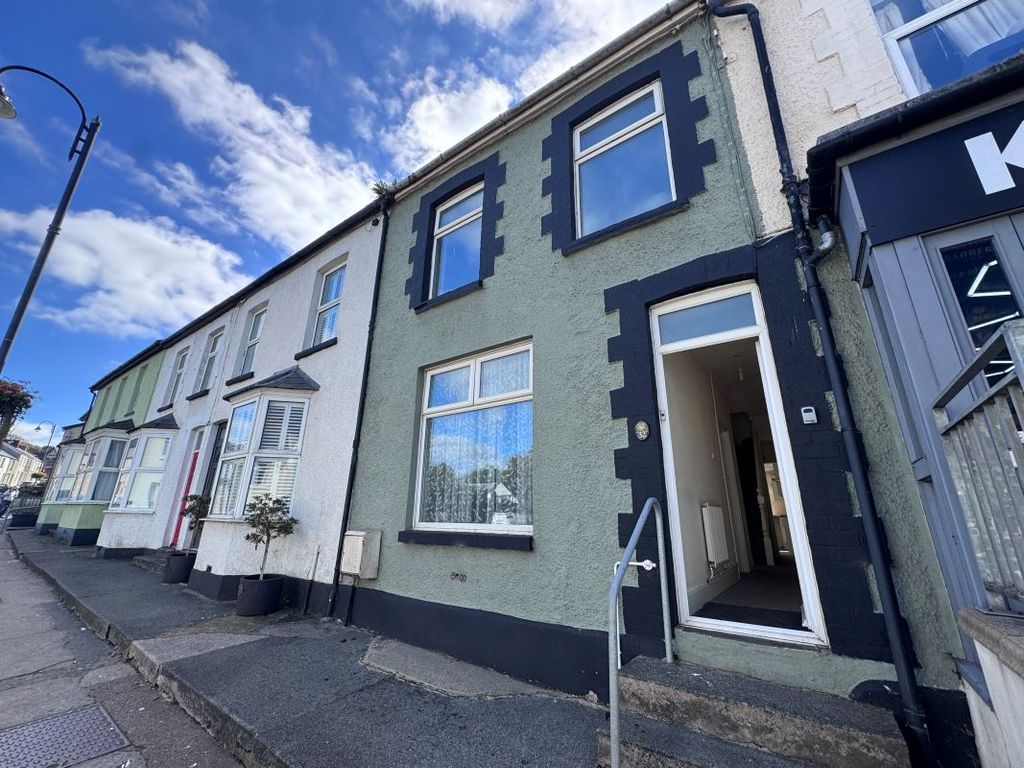 Property photo 2 of 19
