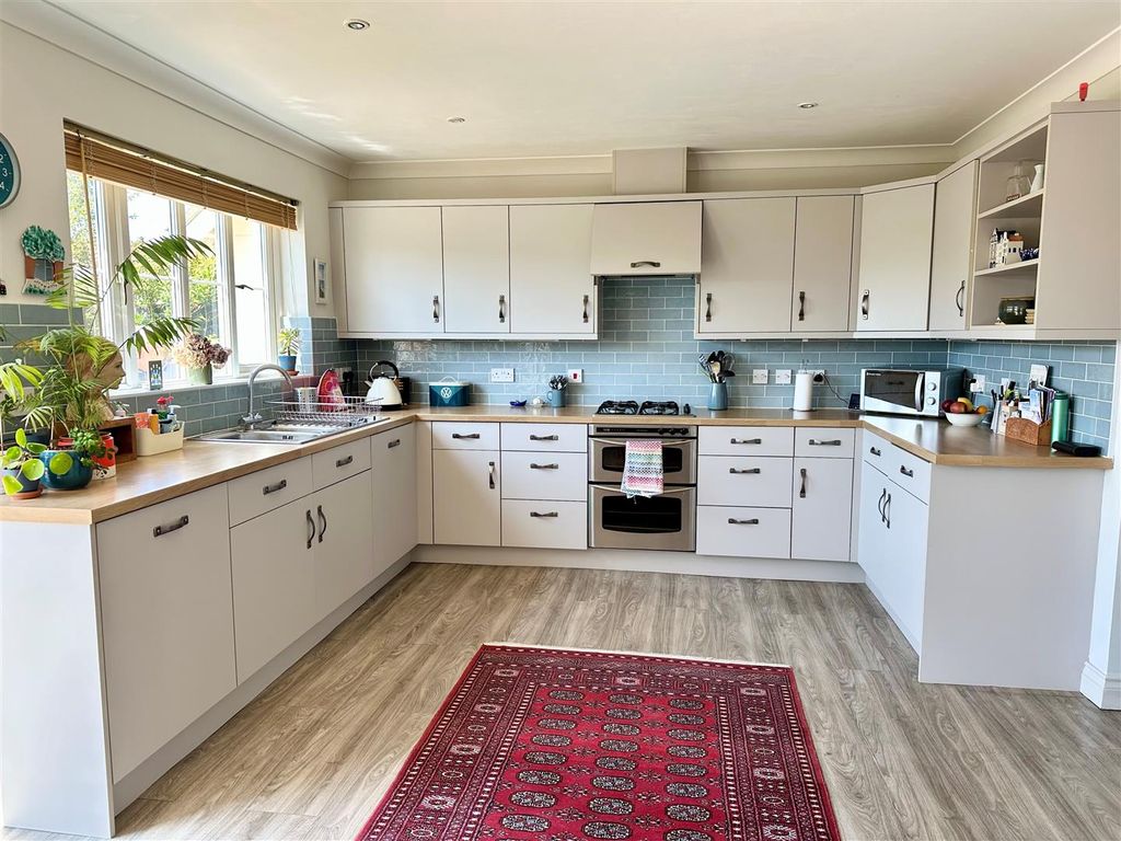 Property photo 2 of 17 Kitchen.Jpg