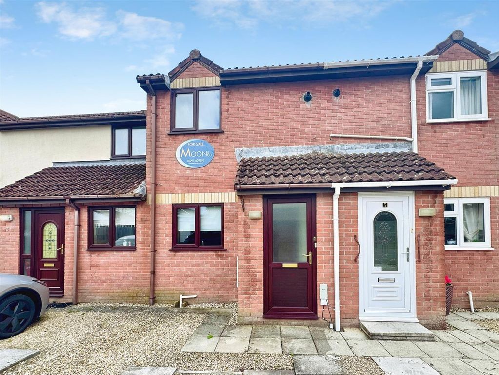 Property photo 1 of 18 Shakespeare Row