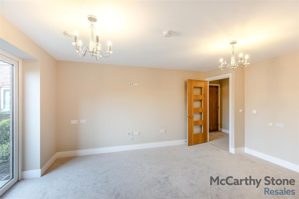 Property photo 3 of 25 8683118-Interior09.Jpg