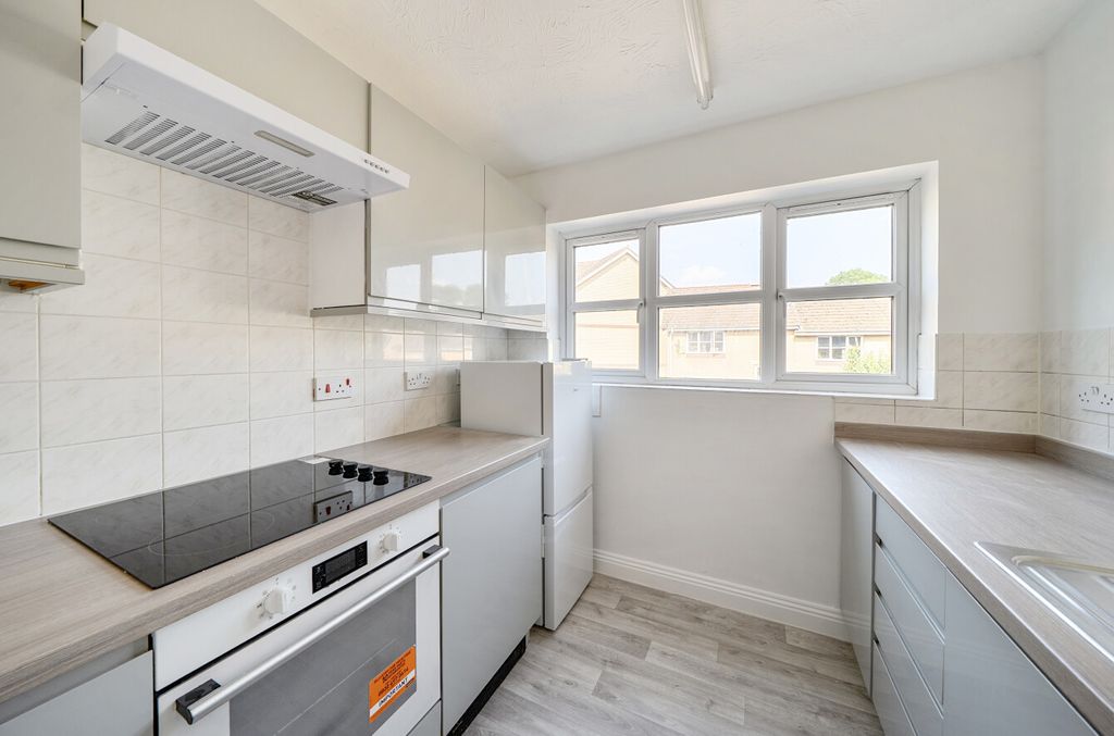 Property photo 3 of 14 Kitchen