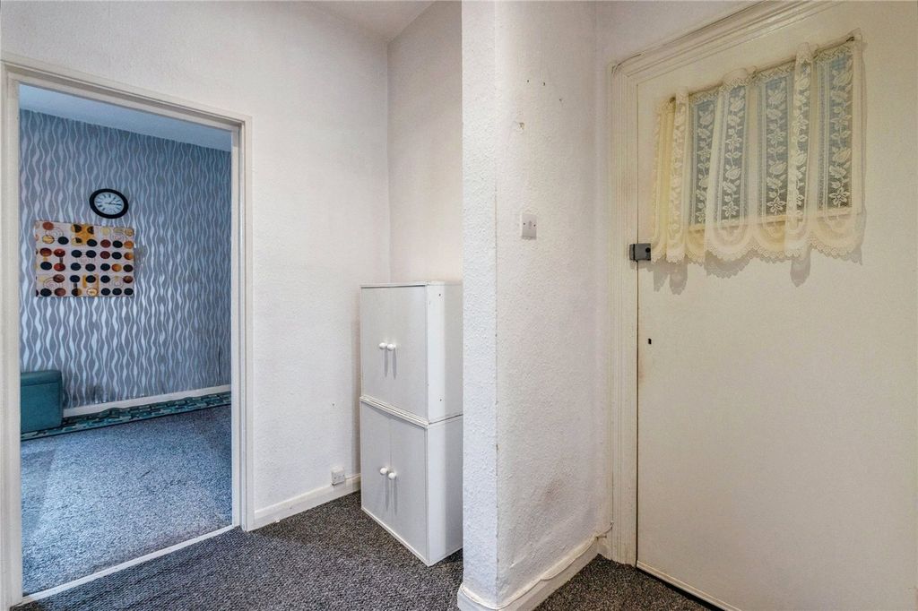 Property photo 2 of 13 Entrance Hall