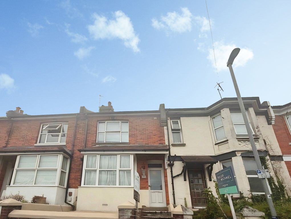 Property photo 1 of 8 Ewhurst Road