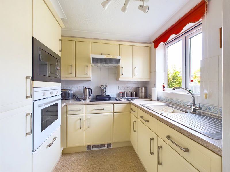 Property photo 3 of 12 Kitchen