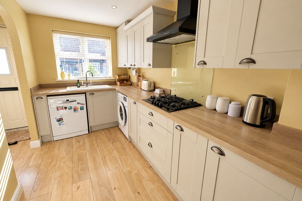 Property photo 3 of 13 Kitchen