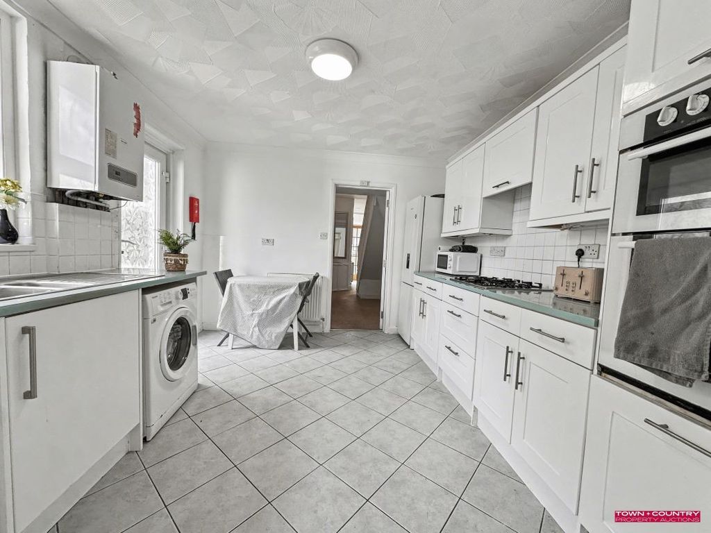 Property photo 3 of 18