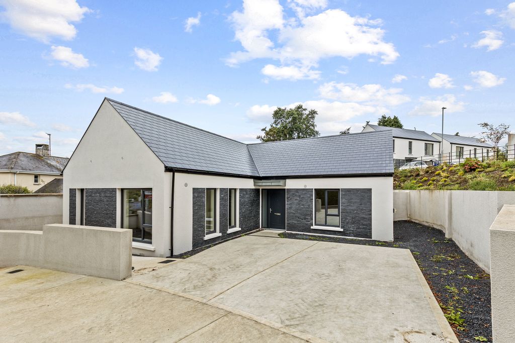 Property photo 1 of 34