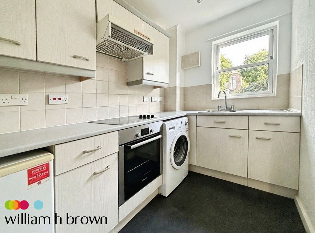 Property photo 3 of 7 Kitchen