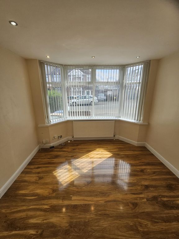 Property photo 3 of 14 Lounge