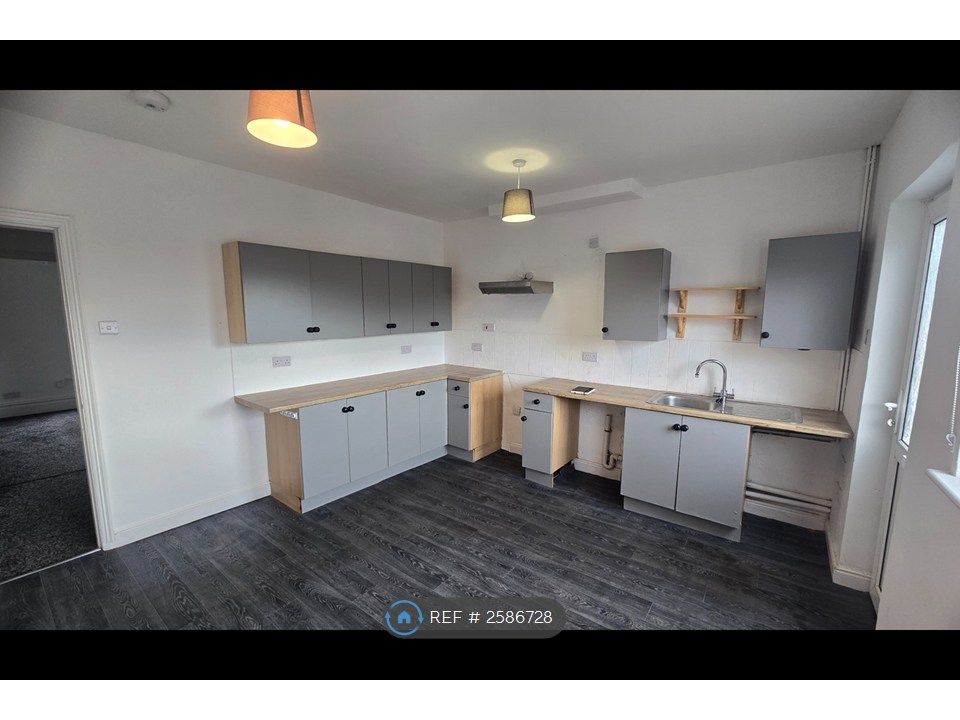 Property photo 1 of 11 Kitchen/Dining Room