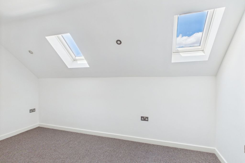 Property photo 3 of 4