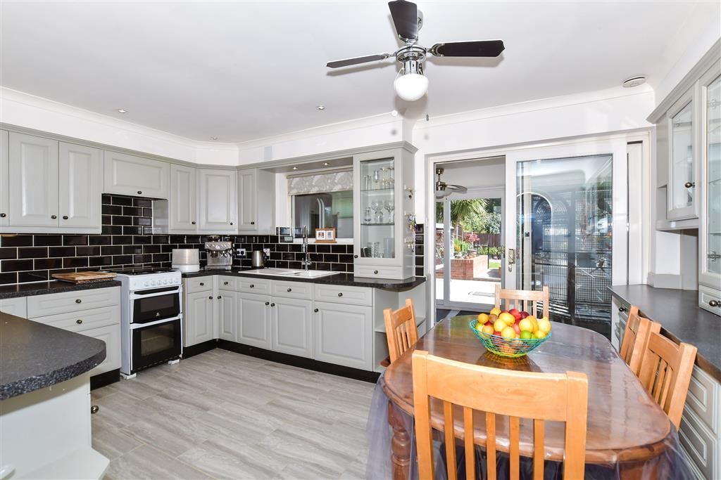 Property photo 3 of 11 Kitchen/Diner