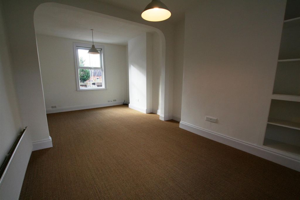 Property photo 3 of 8 Colehill,28Loungediner1.Jpg