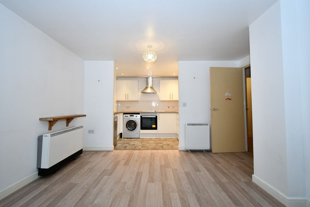 Property photo 3 of 10 3693453
