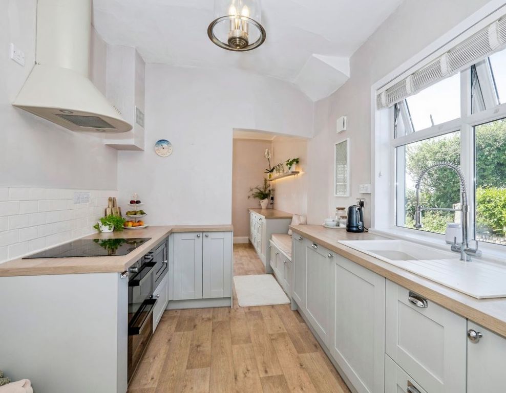Property photo 3 of 6 Kitchen