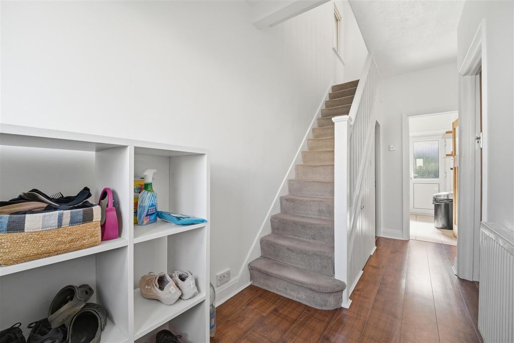 Property photo 2 of 14 16 Netheravon Ent.Jpg