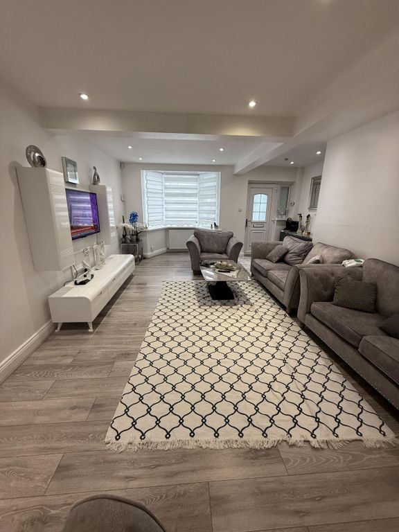 Property photo 1 of 14 3 Bedroom House For Rent In Enfield En1