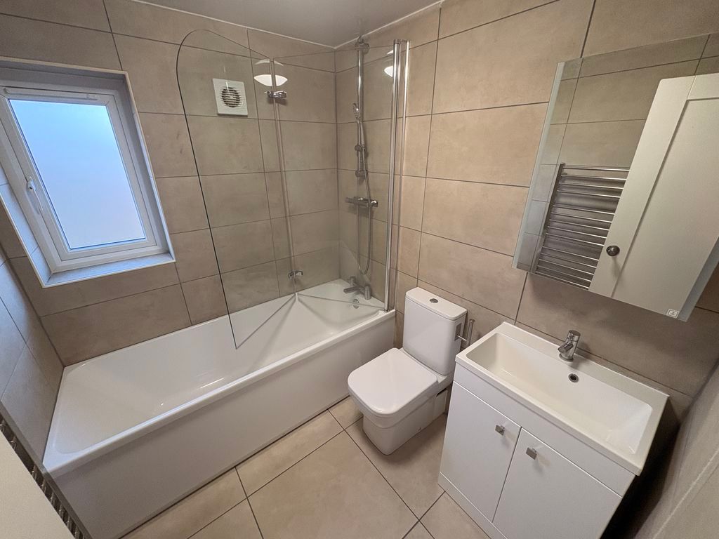 Property photo 2 of 15 Modern Bathroom