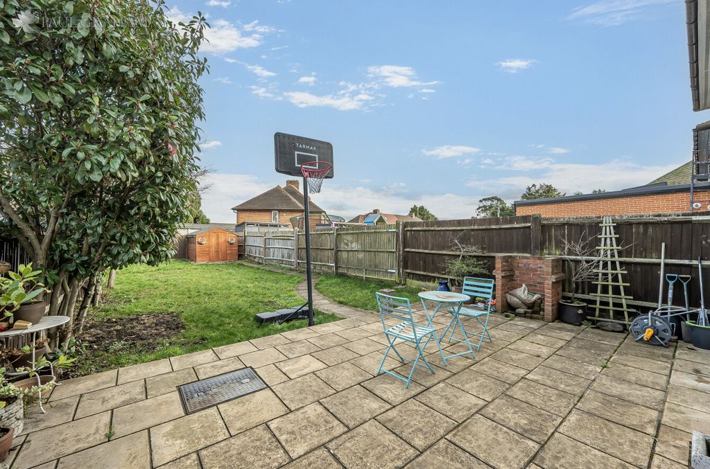 Property photo 2 of 22 dc415Bd4-B702-4A91-B3Ed-2d871Fe0E088