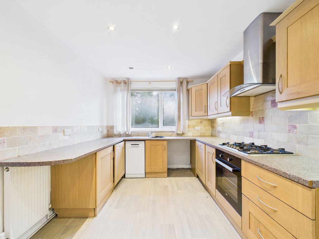 Property photo 3 of 25 Cam02089G0-Pr0630-Still005