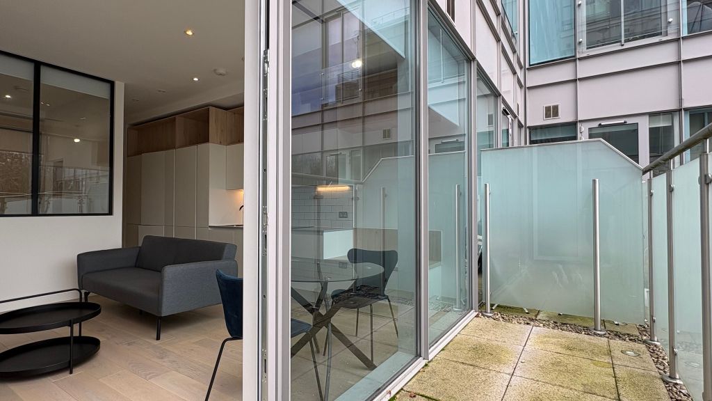 Property photo 3 of 19 Balcony