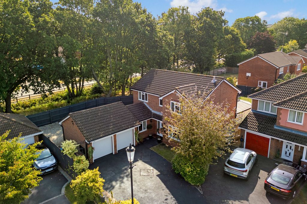 Property photo 1 of 32