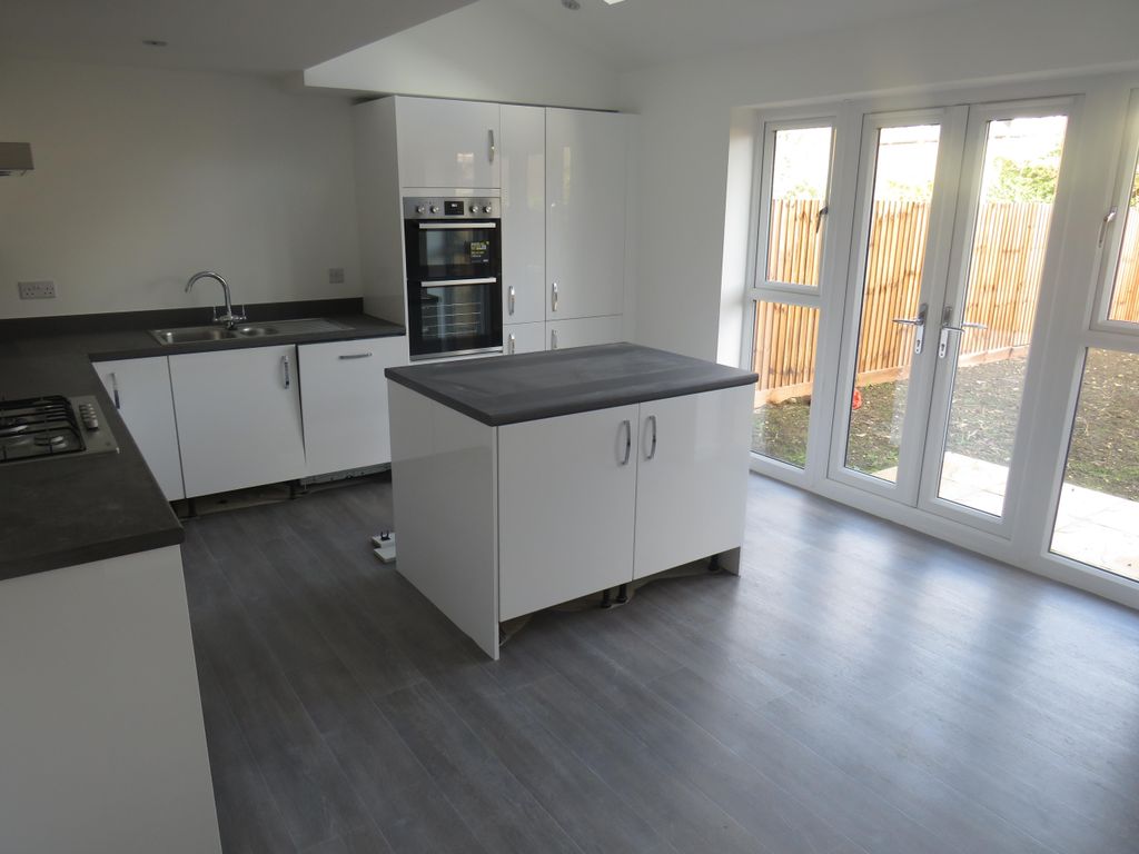 Property photo 3 of 6 Kitchen