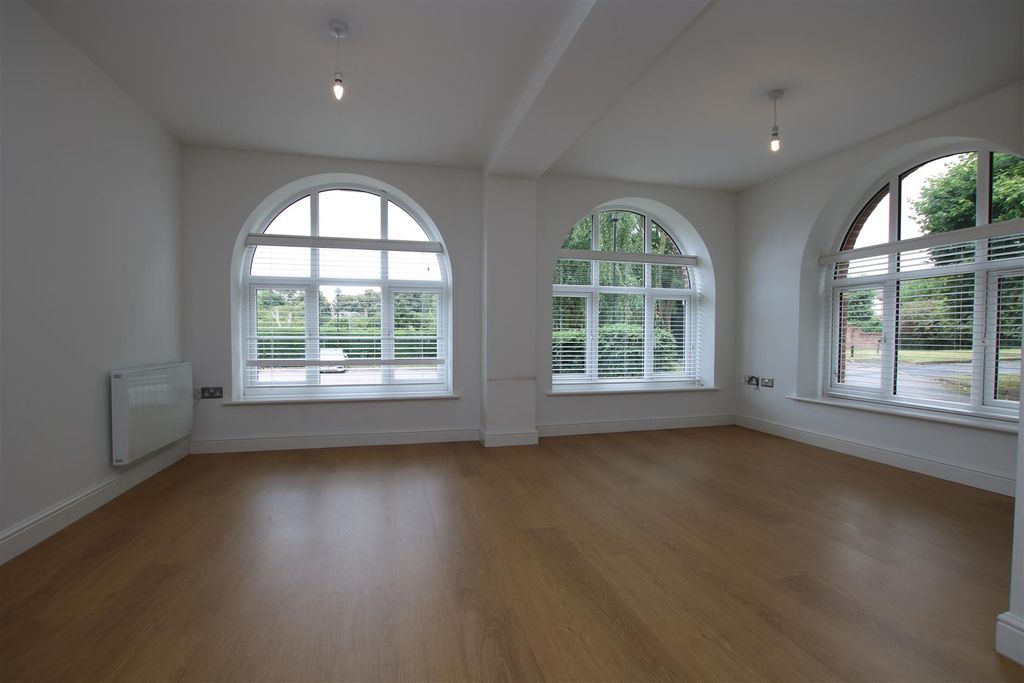 Property photo 2 of 10 Living 4.Jpg