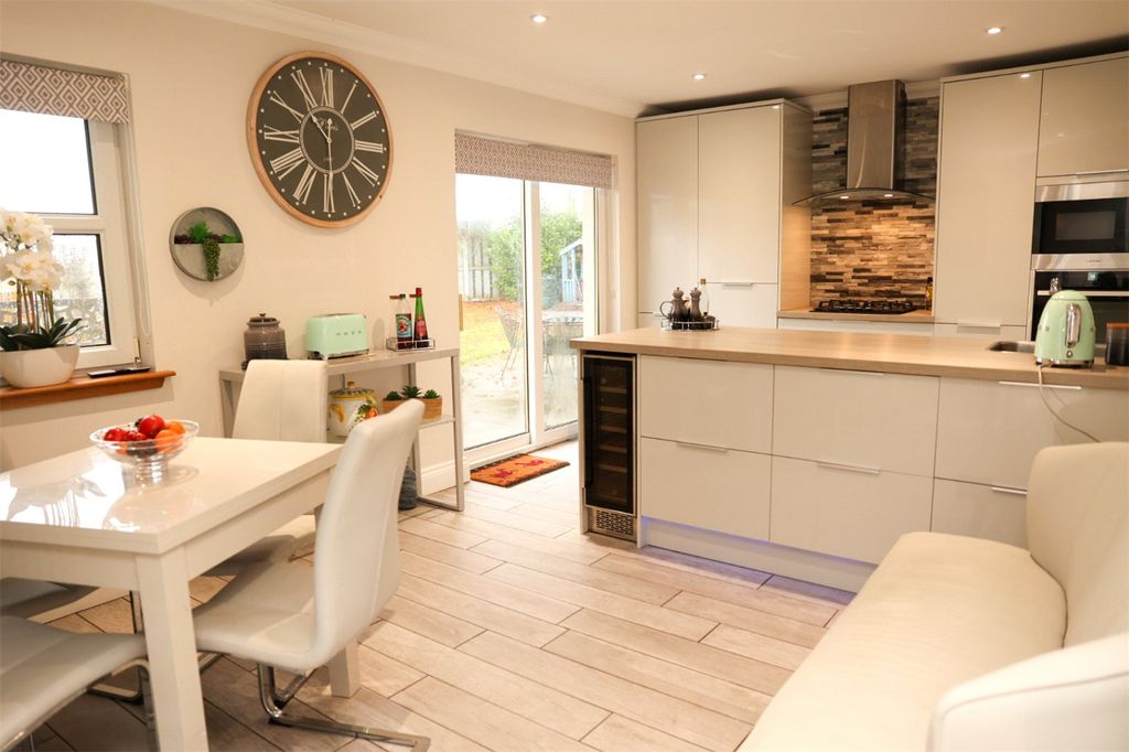 Property photo 3 of 34 Kitchen