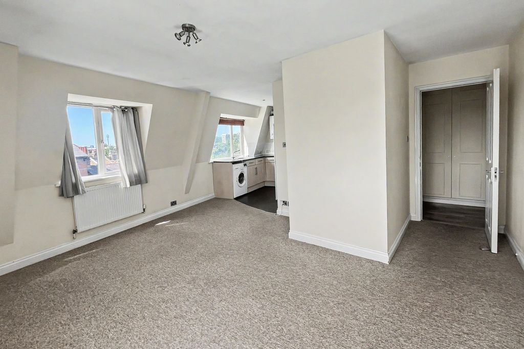 Property photo 3 of 15 Flat 41G, Herne Hill Road, Herne Hill, London, Se24 0Ax