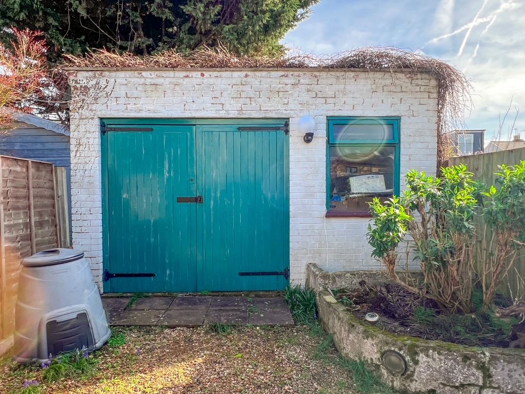 Property photo 2 of 39