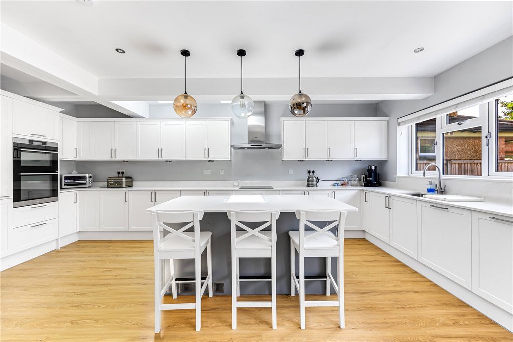 Property photo 1 of 17 Picture No. 12