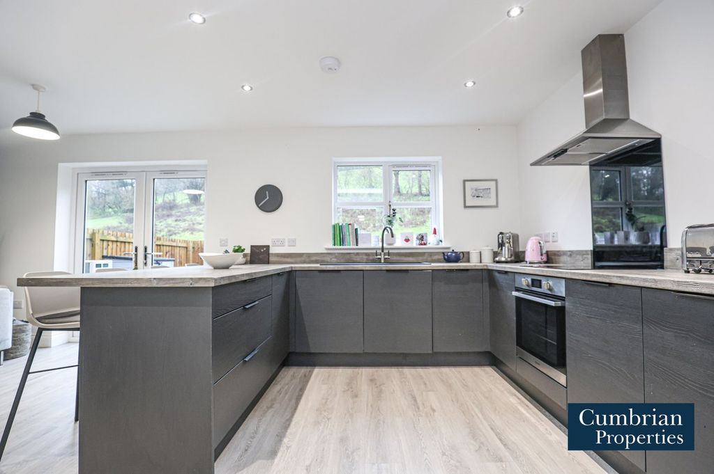 Property photo 2 of 24 Dining Kitchen