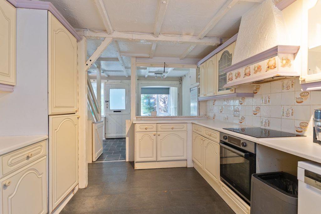 Property photo 2 of 20