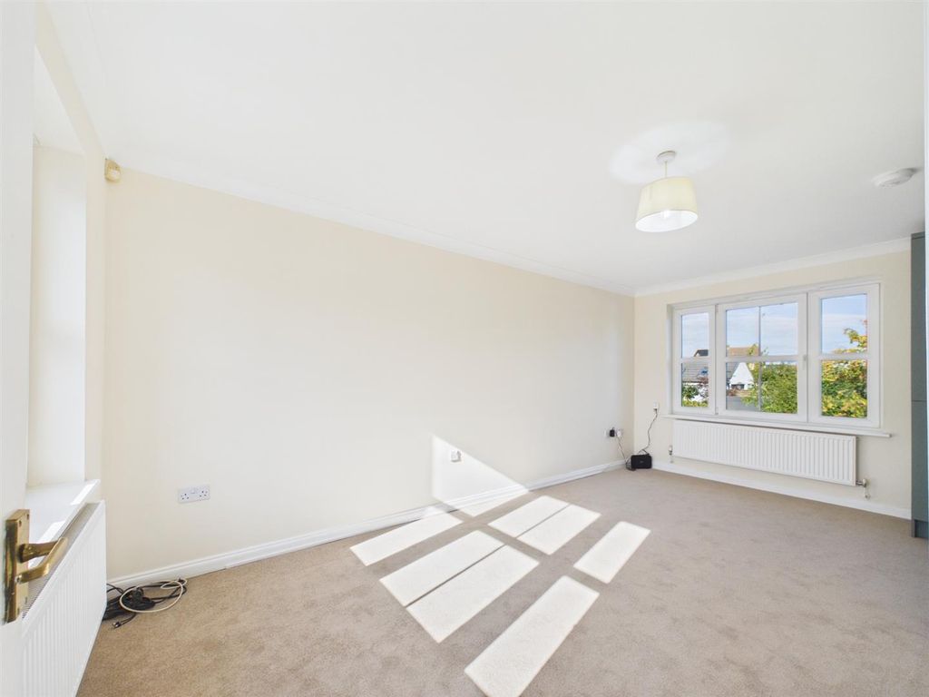 Property photo 3 of 10 Living Room