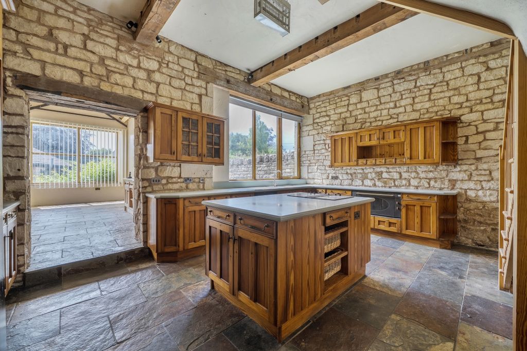 Property photo 2 of 19 1470049-9-6A22F48...