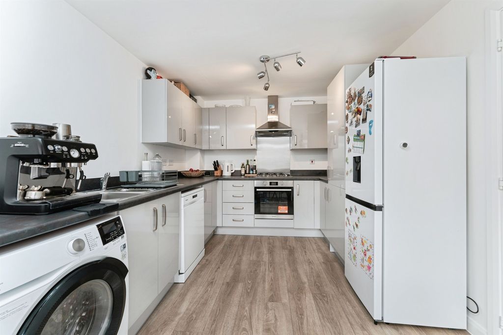 Property photo 3 of 16